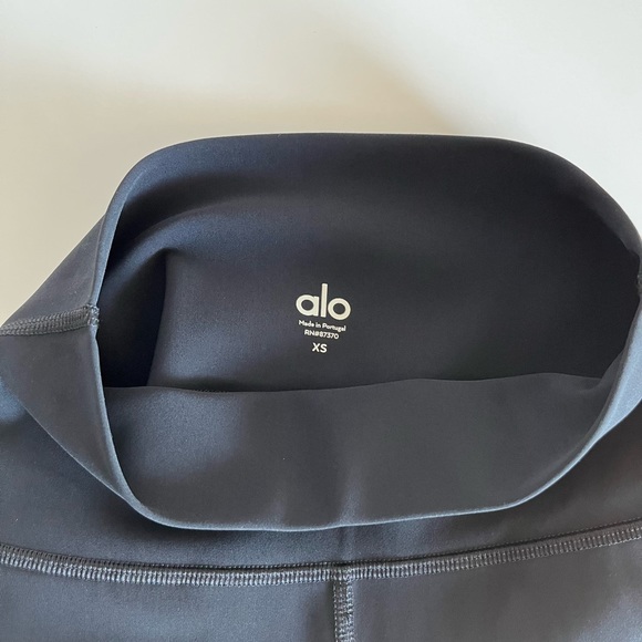 NWOT ALO Yoga Ripped Warrior Legging - Picture 15 of 16